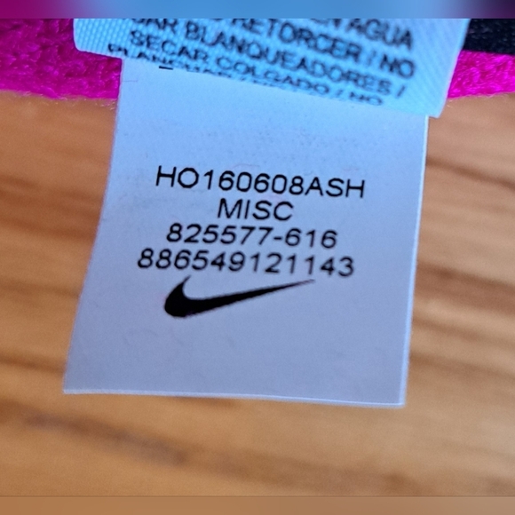 NWOT Nike Hot Pink Casual Athletic Outdoor Running Winter Everyday Beanie Hat - Picture 5 of 6